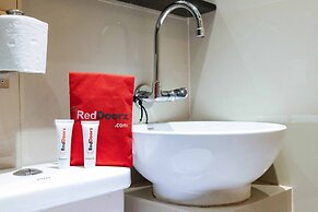 RedDoorz Plus @ Poblacion Makati