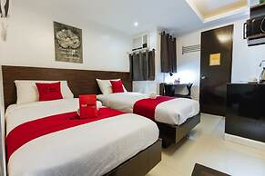 RedDoorz Plus @ Poblacion Makati