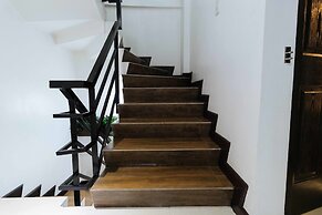 RedDoorz Plus @ Poblacion Makati