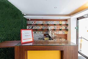 RedDoorz Plus @ Poblacion Makati