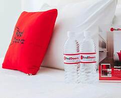 RedDoorz Plus @ Poblacion Makati