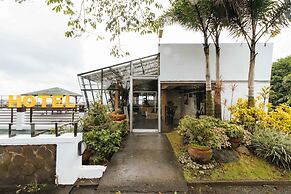 RedDoorz Plus @ The Ridge Tagaytay