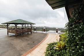 RedDoorz Plus @ The Ridge Tagaytay