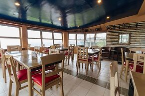 RedDoorz Plus @ The Ridge Tagaytay