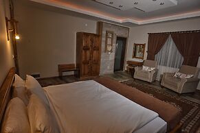 El Nazar Stone Suite