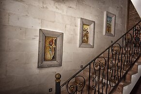 El Nazar Stone Suite