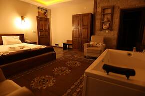 El Nazar Stone Suite