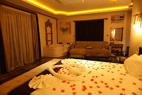 El Nazar Stone Suite