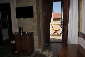 El Nazar Stone Suite