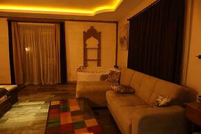 El Nazar Stone Suite