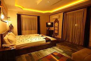 El Nazar Stone Suite