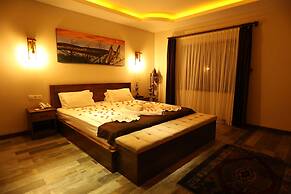 El Nazar Stone Suite