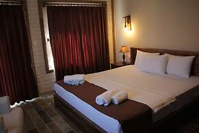 El Nazar Stone Suite