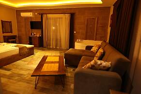 El Nazar Stone Suite