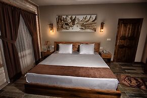 El Nazar Stone Suite