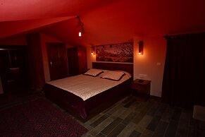 El Nazar Stone Suite