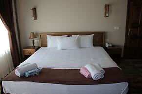 El Nazar Stone Suite