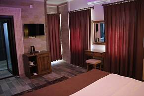 El Nazar Stone Suite