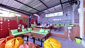 Chill Inn Beach Cafe & Hostel