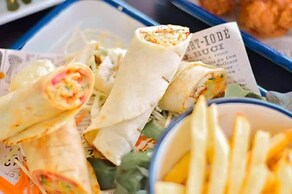 Chill Inn Beach Cafe & Hostel