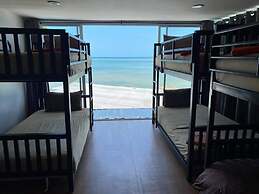 Chill Inn Beach Cafe & Hostel