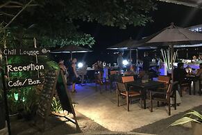 Chill Inn Beach Cafe & Hostel