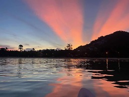 Chill Inn Beach Cafe & Hostel