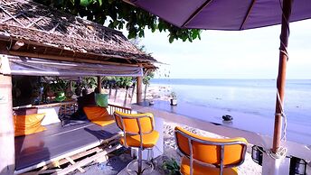 Chill Inn Beach Cafe & Hostel