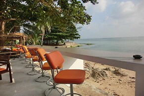 Chill Inn Beach Cafe & Hostel