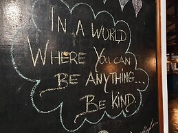 Chill Inn Beach Cafe & Hostel