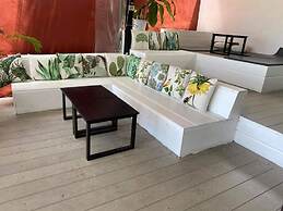 Chill Inn Beach Cafe & Hostel