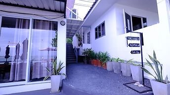 Chill Inn Beach Cafe & Hostel