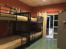 Chill Inn Beach Cafe & Hostel