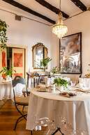 B&B dei Papi Boutique Hotel