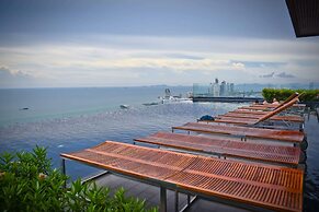 Centric Royal by Swimming Pool