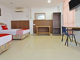 OYO 90494 Sam Huat Hotel