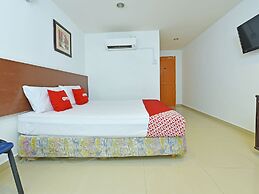 OYO 90494 Sam Huat Hotel