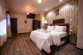 Hotel Creek