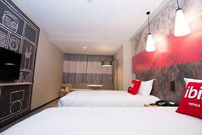 ibis Luoyang Baolong Square Hotel