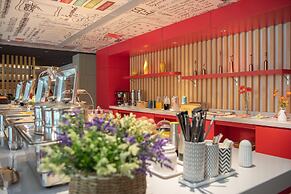 ibis Luoyang Baolong Square Hotel