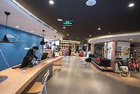 ibis Luoyang Baolong Square Hotel