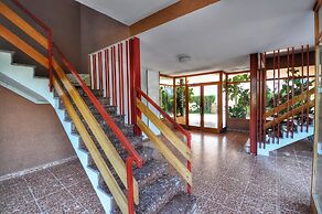 Big Apartment Caprabo