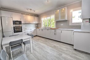 Big Apartment Caprabo