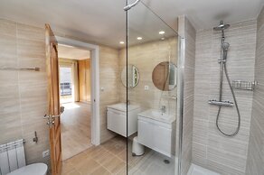 Big Apartment Caprabo