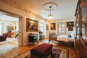 Divná Pani Luxury Gallery Rooms