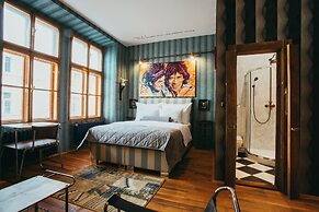 Divná Pani Luxury Gallery Rooms