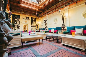 Divná Pani Luxury Gallery Rooms
