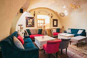 Divná Pani Luxury Gallery Rooms
