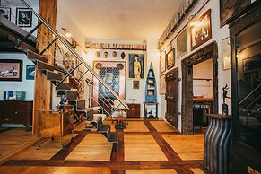 Divná Pani Luxury Gallery Rooms