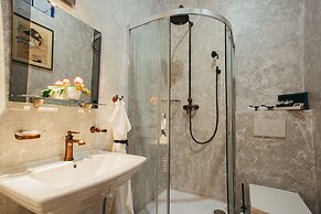 Divná Pani Luxury Gallery Rooms